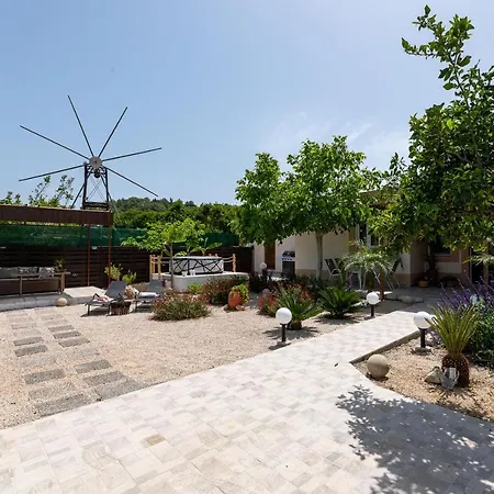 Mikros Paradeisos Appartement *